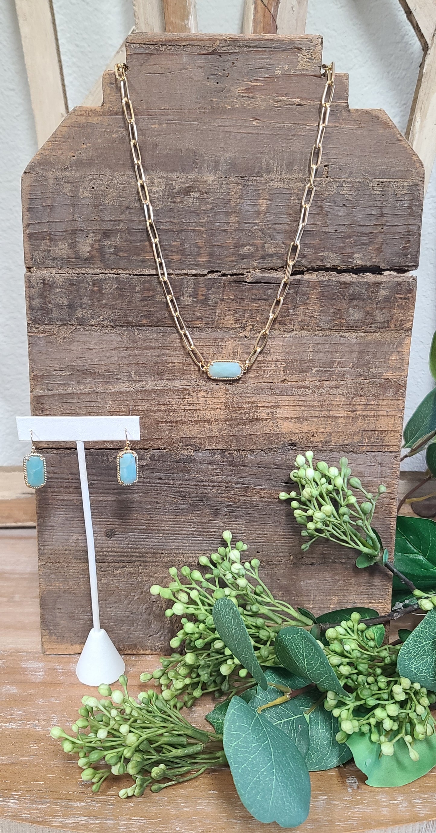 Gold Chain Link Necklace with Horizontal Amazonite Stone